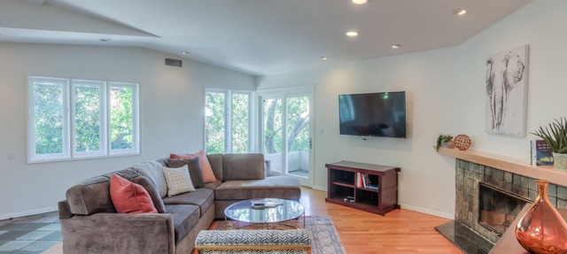 Hollywood Hills Retreat ★ Big Backyard in Peaceful Setting ★ 2 Car Garage