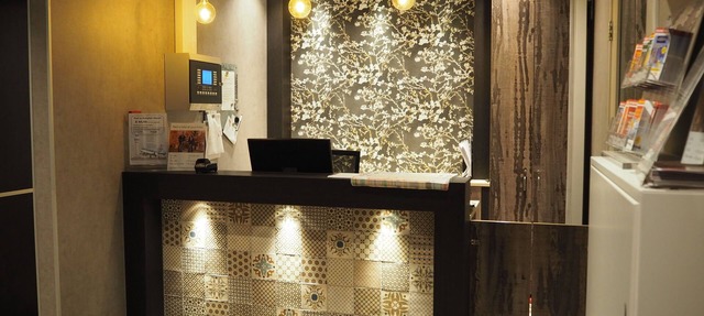 Hotel Blossoms