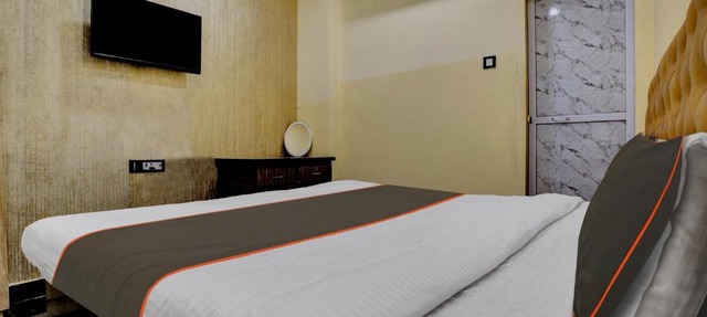 Hotel O Golden Suites