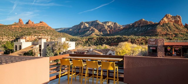 Hotel Overlooking Uptown with Private Balcony - Double Queen @ Matterhorn Inn