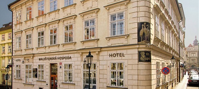 Hotel Three Storks