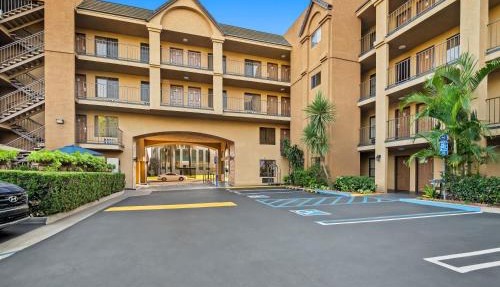 Howard Johnson by Wyndham Pasadena