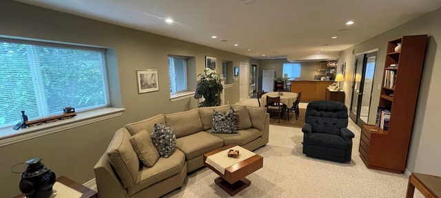 HUGE & QUIET Spacious 1100sq ft, 2BR Suite in Fraser Heights