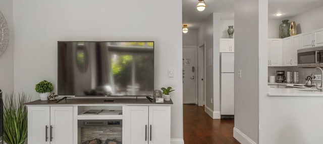 Immaculate Modern 2BR Condo with Pool & Parking!