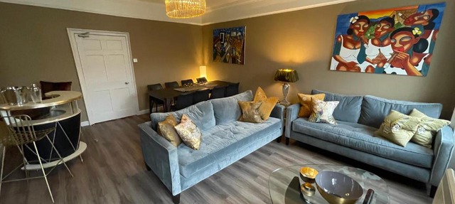 Impeccable 4-Bed Apartment in Bath