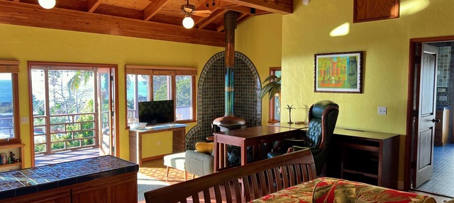 In Search of Tiki - A huge studio with a smashing ocean view - Private & Cozy!