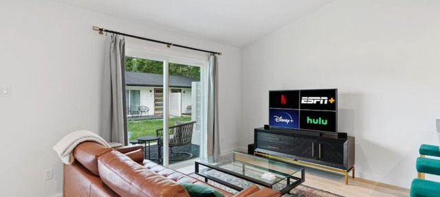Insta-Ready Apartment in Barton Hills w King Bed