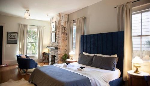 Intimate Library Studio - Minutes to Forsyth Park