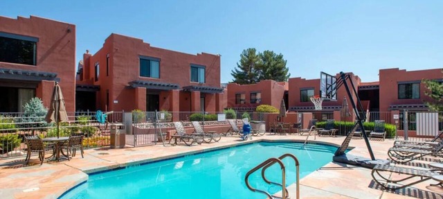 Inviting Sedona Studio w/Kitchenette, BBQ Area & Poolside Fun