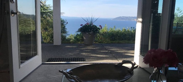 Island View-Spectacular view of Puget Sound and the Olympic Mountains