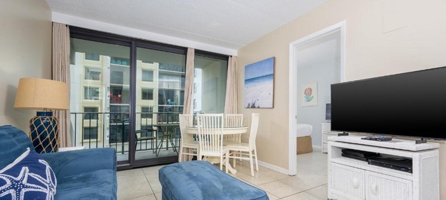 Island Winds East 210