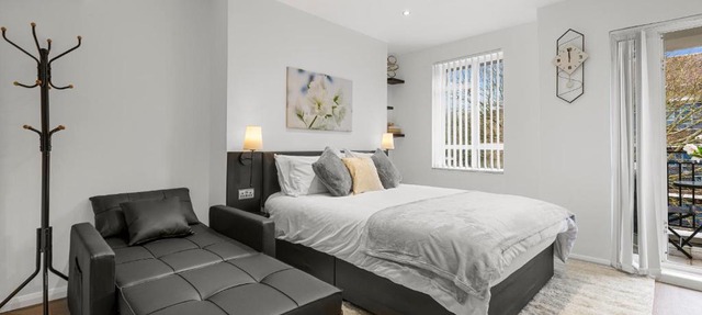 Jasmine Suite by Yielding Bricks