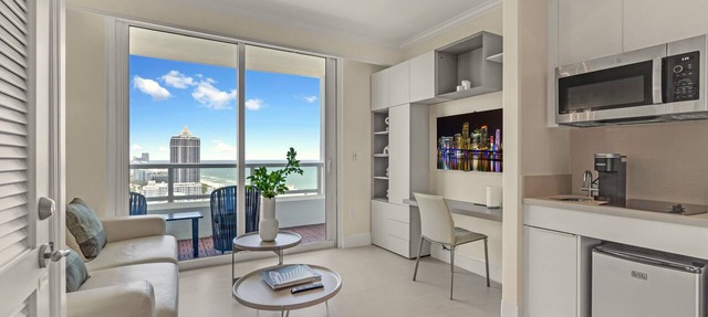 Jr Suite Presidential Design Ocean Fontainebleau