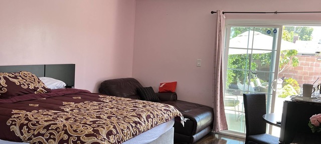 Just the two of us- Romantic pool view and private entry Sleeps 2 Near CSUN