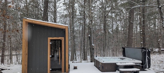 Kawartha Forest Spa Cottage w/Hot Tub & Sauna