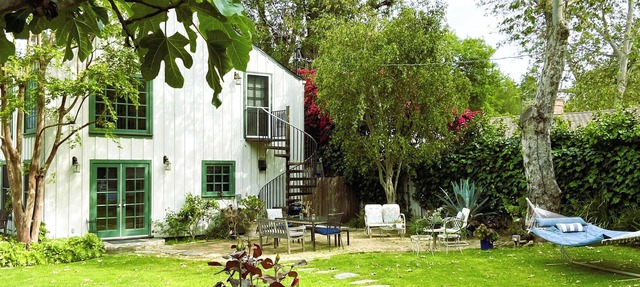 Keep Cool in the Poolside Shade at a Charming Encino House