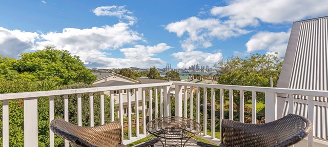 Kerr Street with a View by Bespoke Stays