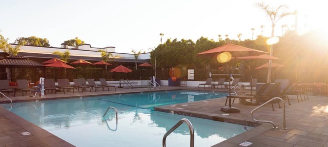 King Bed, Hot Tub, Gym, WD, Parking, Ideal for Long Stay.