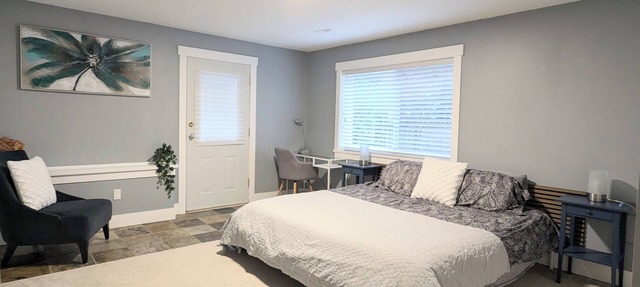 King bed, spacious suite with Netflix and Prime