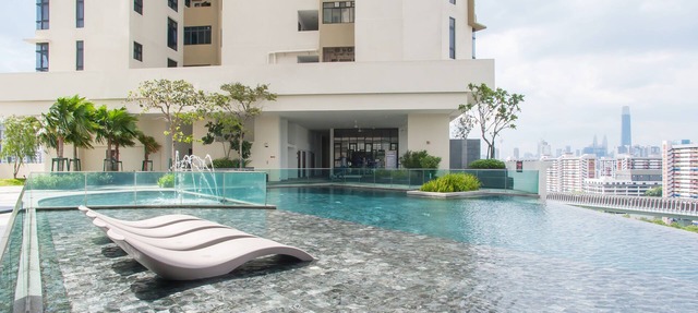 Kuala Lumpur KLCC | Stylish & Comfy | 5★ Location, Netflix, Pool + Gym 02