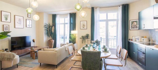 L10 Staywizus - Suite Clemenceau Central, next train station, AC