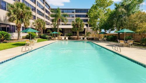 La Quinta Inn & Suites by Wyndham New Orleans Airport