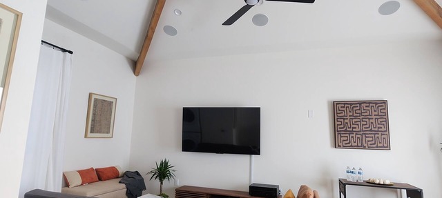 Ladera Heights Retreat, close to LAX, SOFI and the beach, centrally located.