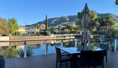 Lakefront House With Breath Taking Views
