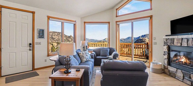 Lakeside Retreat 19A - 2 BR Condo - Mountain and Lake Views