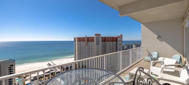 Laketown - Top Floor! Amazing Views!