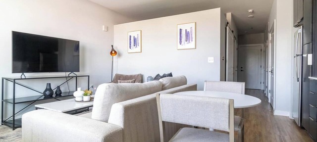 Landing | Chic Studio, Pool, Yoga Studio