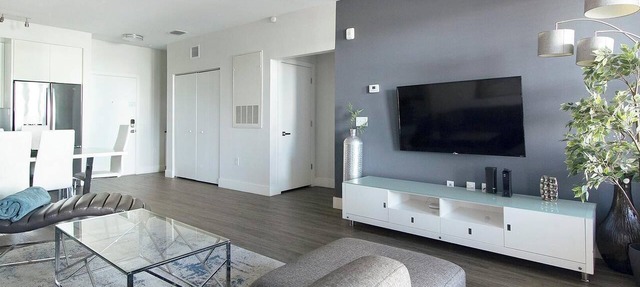 Landing | Stunning 3BD, Gym, Clubhouse