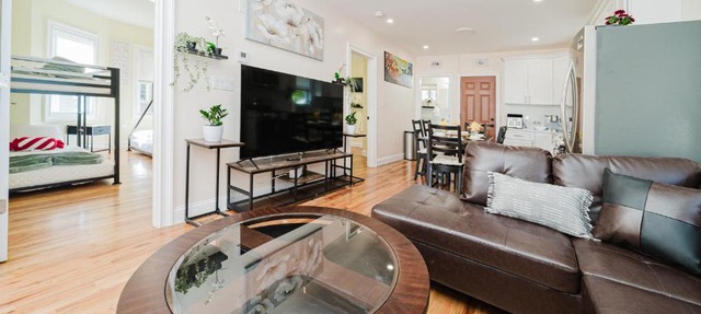 Large 3BR & 2BA Milton Apt w Free Parking, Balcony, TV, AC 141