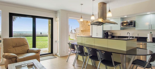 Latitude 3 - Spectacular oceanfront views!2BD/2BA. Sleeps 6