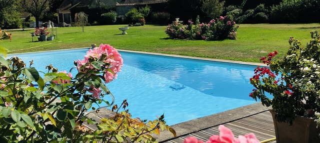 Le gîte de la Bergère, a welcoming, cozy gîte facing the pool.