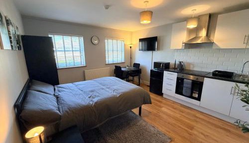 Leatherhead Studios by WorkStay