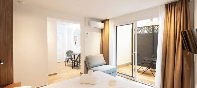 Les Suites Tour Eiffel