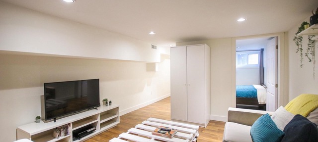Leslieville Cozy & Bright Apt in Trendy Beaches