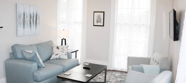 Light Filled 2BR Balcony Lower Garden District Near Streetcar