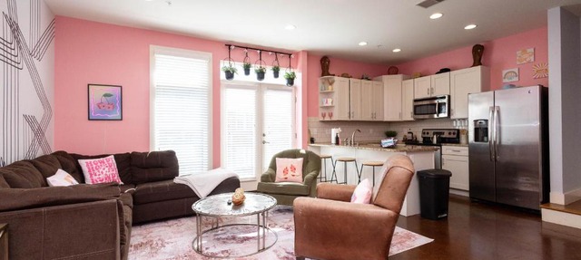 Lipstick & Boots - Luxury 3-Level Condo with Private Garage near Music Row