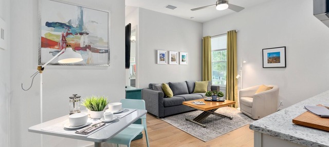 Located in the heart of lovely College Park easy access to downtown Orlando.