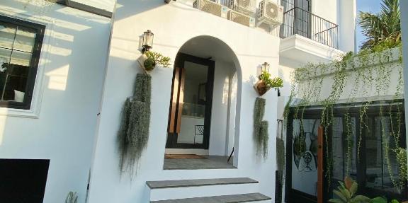 Loewys Home Tanjung Duren Jakarta Barat