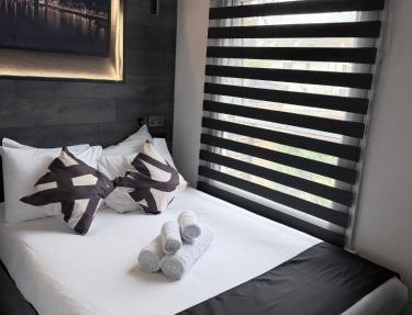 London cosy studio 10 min to underground and train