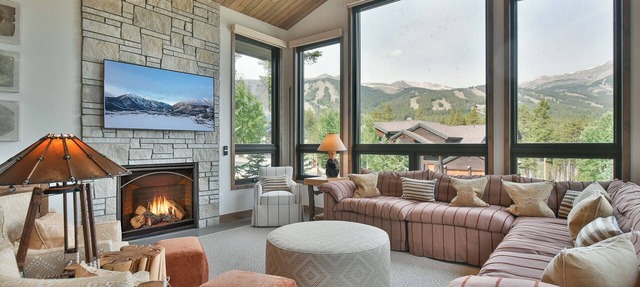 Lonestar Lodge: Sweeping Mountain Views, Hot Tub & Patio