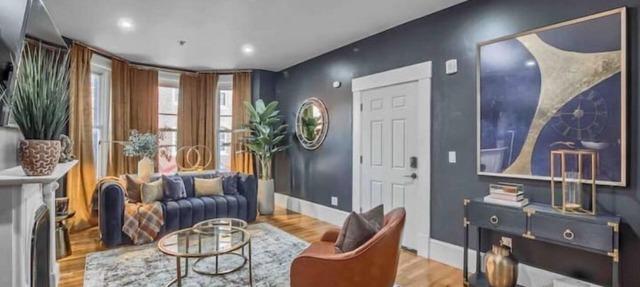 Lovely 2 bedroom condo 5 mins from downtown