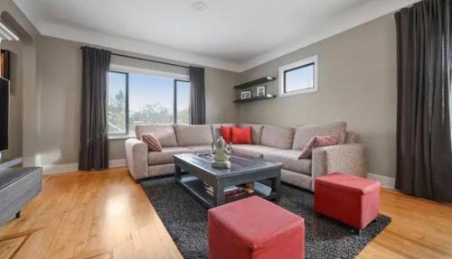 Lovely 2 Bedroom Kits Home - Walk to the Beach