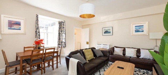 Lovely 3 bed apartment in central Edinburgh