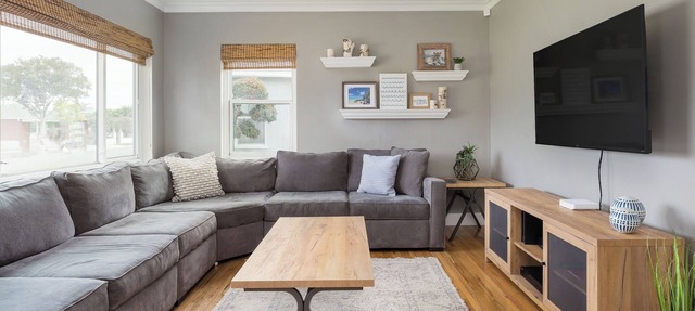 Lovely Coastal Boho home close to Beaches & SOFI with Pool, AC & King bed