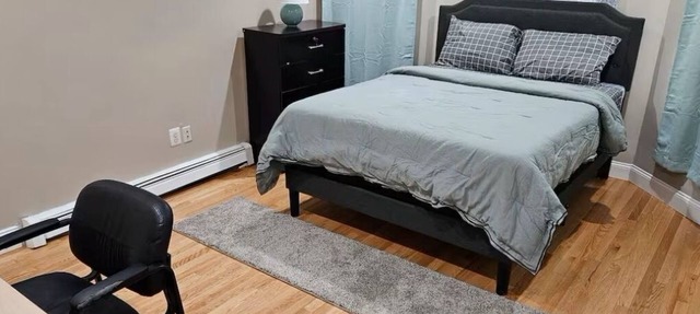 Lovely fully equipped 4-bedroom apartment in charming Boston with parking.