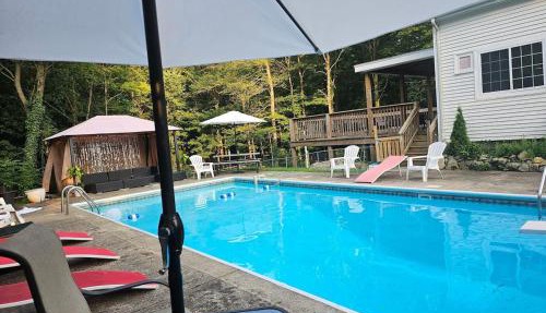 Lovely Home - Relaxing- with many Amenities & Pool